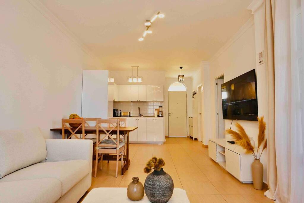 Costa Adeje, 2 Bedrooms Apartment Eksteriør billede